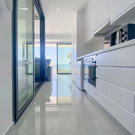 Апартаменты Phaedrus Living: Marina Sea View Flat 214 Emerald *